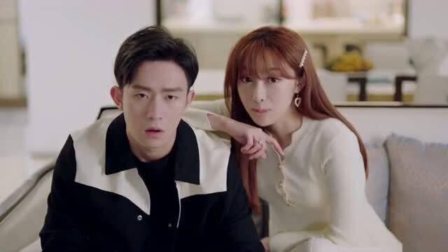 国产吃瓜情侣,甜蜜互动，瓜田笑谈