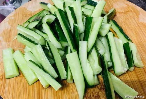 吃瓜去皮吃还是带皮吃,去皮还是带皮，吃瓜有讲究